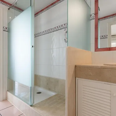 Uhc Center Apartment